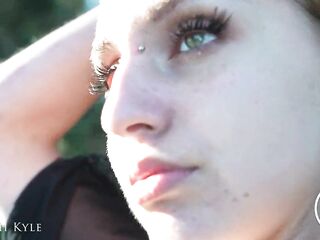 Teen in vacation gives a flawless oral job