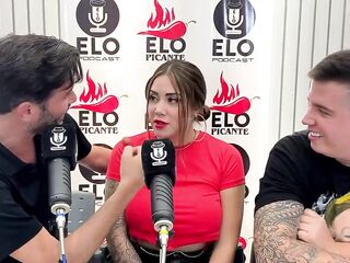 Entrevista con Elo Podcast termina en una mamada y mucho cum - Sara Golden-Haired - Elo Picante