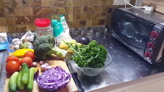 WIDE SPREAD LEGS show exactly "Where HONNEY is" ;)