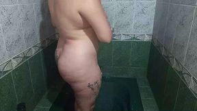 encuentro video en el celular de mi mejor amiga depilando su cono peludo y caliente