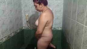 encuentro video en el celular de mi mejor amiga depilando su cono peludo y caliente