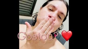afeminado trans treina sozinho no quarto e fica com vontade de mostrar o cuzinho