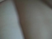 Ragazza viene toccandosi