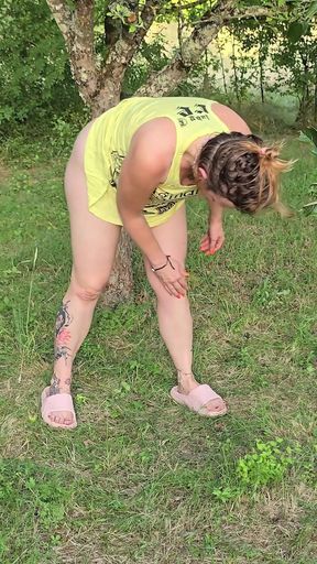 Step Mom Gets Her Ass Fucked While Picking Apples