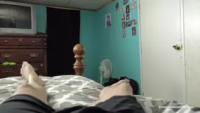 Farrah Valentine - Cheerleader gives her boyfriend a handjob to take her to practice!