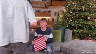 Naughty twinks Taylor Mason and Jonny Montero bareback hard