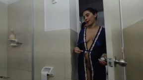 Cute Lesbians with Big Asses Lick Their Delicious Pussies While Taking a Shower - Porn in Spanish