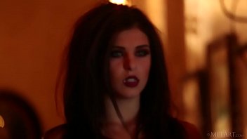 Leah Gotti teases in sexy solo scene