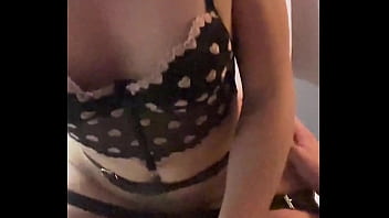 Esposa puta vadia hotwife levando rola do comedor na frente do marido corno manso broxa