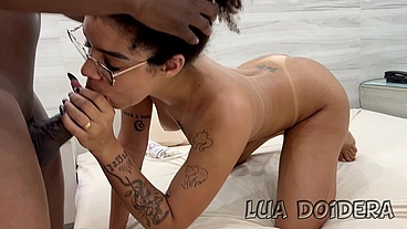 Levei um negão dotado pro motel mas ele não aguentou e gozou em cima da minha bunda