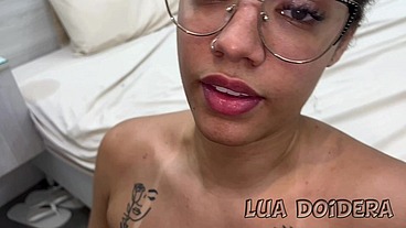 Levei um negão dotado pro motel mas ele não aguentou e gozou em cima da minha bunda