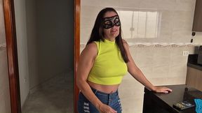 mae descobre o que o filho faz com as calcinhas dela e e flagrada por ele contando tudo para a amiga!
