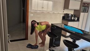 mae descobre o que o filho faz com as calcinhas dela e e flagrada por ele contando tudo para a amiga!
