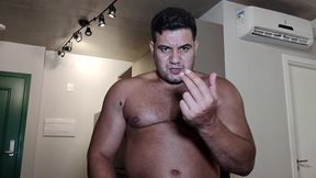 yuri gaucho - urso brasileiro pauzudo e o fetiche pes - urso dotado adoracao pes - urso big dotado solo - gozada e banho do urso