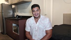 yuri gaucho - urso brasileiro pauzudo e o fetiche pes - urso dotado adoracao pes - urso big dotado solo - gozada e banho do urso