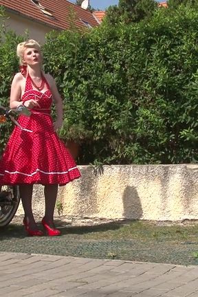 Superb blonde babe with huge boobs is showing her an amazing body outdoors
