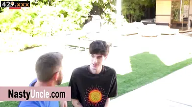 Teens First Time Anal Sex With Stepdaddy Leaves her Screaming in Pleasure