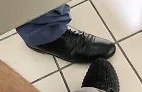 Zelfgemaakte interraciale gespierde mannen met enorme penissen die onbeschermd seks hebben met mannen.