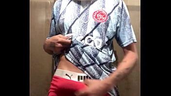 Gosta de um malandro pauzudo? Cavalo exibindo pra cam