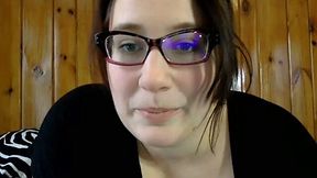 Chubby brunette MILF in glasses was chatting with my buddy on webcam