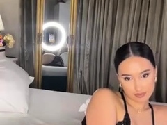 Busty MILF cam babe in lingerie pussy masturbation