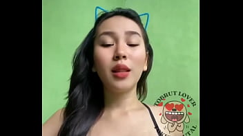 Selebgram Lee Syifa tanktop hitam