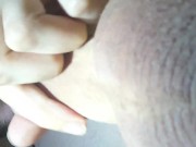 Ich komme close up in meinen Mund, spiele mit dem Sperma an meiner Zunge und schlucke brav ;-)