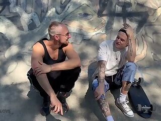 I picked up a skater on the street and fucked him right away