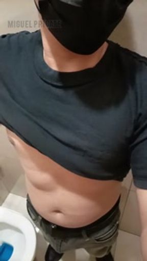 Jakol sa Public CR ng Mall sa Pasay City