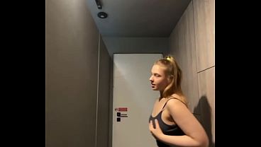 Crazy squirting with jucielussie in public gym