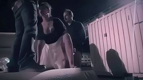 nadine prise par des mecs sur un chantier