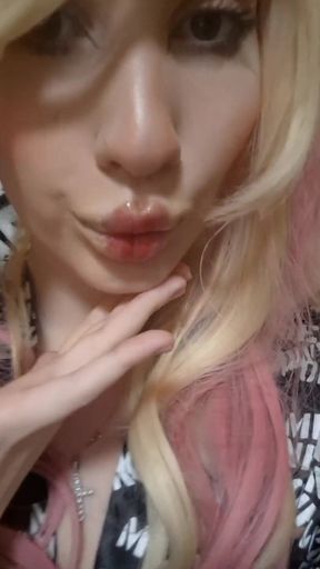 Sweet Teen Elza Kom