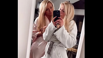 Ma jumelle @Ashley officiel02 et moi qui vous pr&eacute_parons des tiktok