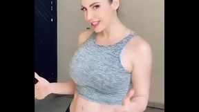 Rica mamacita s&uacute_per sabrosa en putivestido