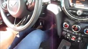 Goddess G drives her minicooper with her Zara heels!