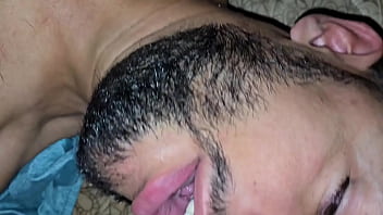 Latinos gays fazendo sexo oral e barebacking