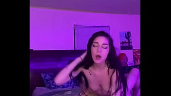 La sexy modelo follando y montando verga