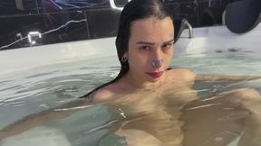 APNEA naked underwater - bubbles