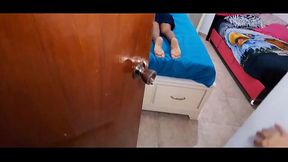 &acute_Padrastro interrumpe en la habitaciond e hijastra solo para romperle el co&ntilde_o y crempie en el culo