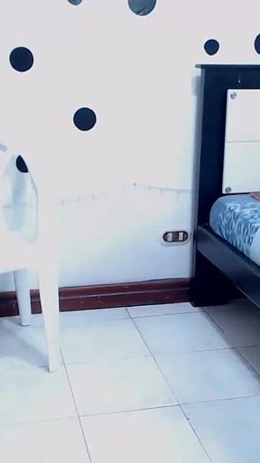 Muscular Latina with Big Clit Flex Her Body and Squirt a Lot