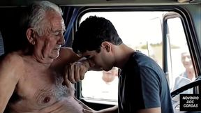 Compilado cheirando o suvaco de maduros