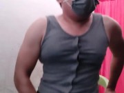 Travesti masturbándose en un Cyber