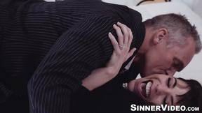 ”Sexy Vera King swallowed big dick before getting her twat drilled by dominant Ma”