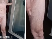 Vecino maduro sexy dotado pillado desnudo comprobando la puerta de su jardín...