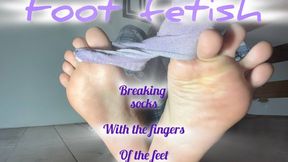 foot fetish: tearing stockings with toes