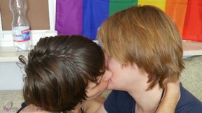 Boyfriends deep and long french kissing