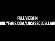 Punhetando e gozando no ônibus de viagem (Full video in OnlyFans)