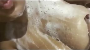 Euzinha Tomando Banho Pra Ficar Cheirosinha