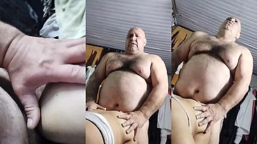 TIUZAO COM SUA EMPREGADINHA ESSA SAFA DA QUER ENGRAVIDAR DO VELHO FAZ AMOR GOSTOSINHO COM ELE