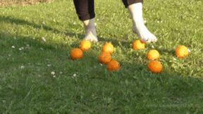 Sneaker-Girl Akira - Crush some Oranges